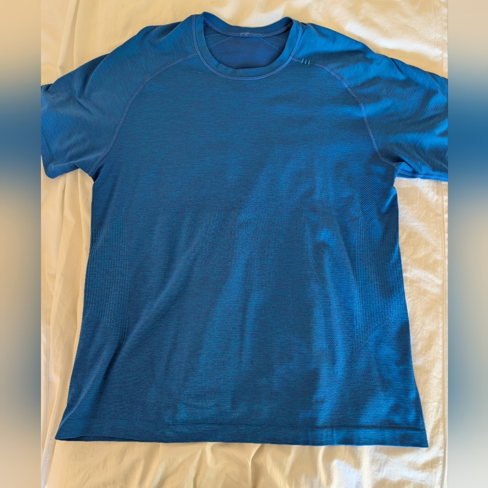 Lululemon - Short Sleeve - Mens Size Large - Like New